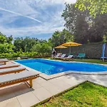 23 With Outdoor Swimmingpool *