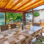 23 With Outdoor Swimmingpool