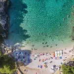23 With Outdoor Swimmingpool Hébergement de vacances