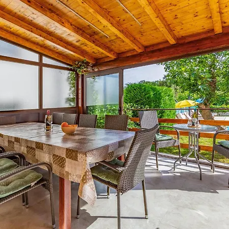 بيت للعطل 23 With Outdoor Swimmingpool *