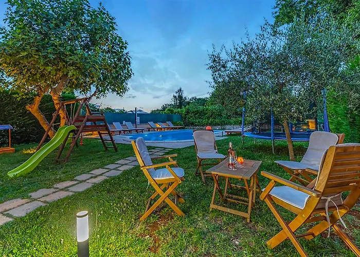 Дом отдыха 23 With Outdoor Swimmingpool