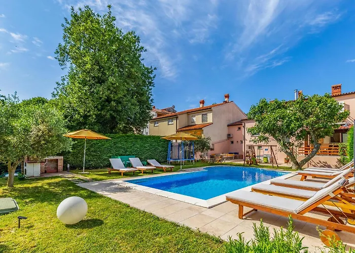 Ferienhaus 23 With Outdoor Swimmingpool Pula