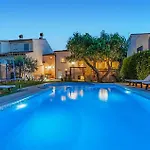 23 With Outdoor Swimmingpool Pula