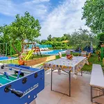 23 With Outdoor Swimmingpool Pula