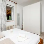 23 With Outdoor Swimmingpool *