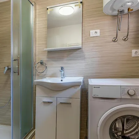 23 With Outdoor Swimmingpool Сasa de vacaciones