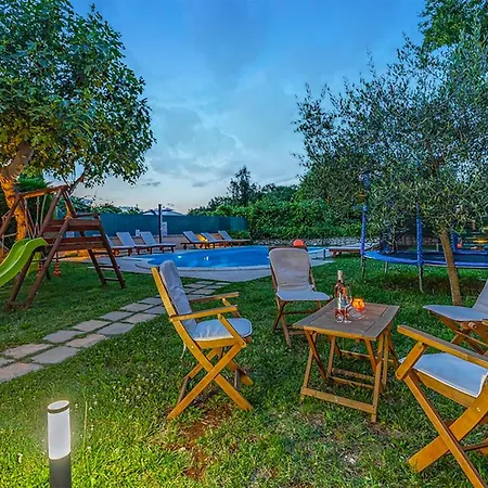 펜션 23 With Outdoor Swimmingpool