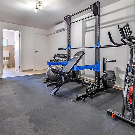 23 With Outdoor Swimmingpool Сasa de vacaciones Pula