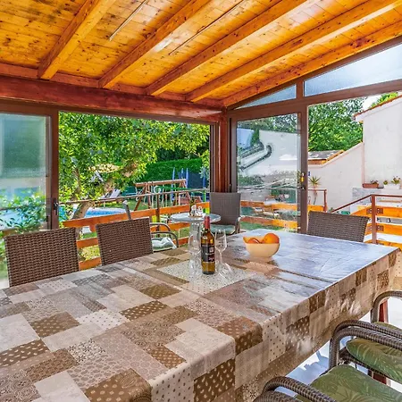 23 With Outdoor Swimmingpool