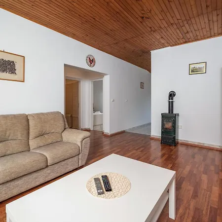 23 With Outdoor Swimmingpool