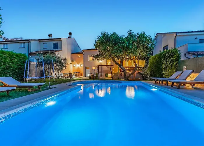 23 With Outdoor Swimmingpool Pula