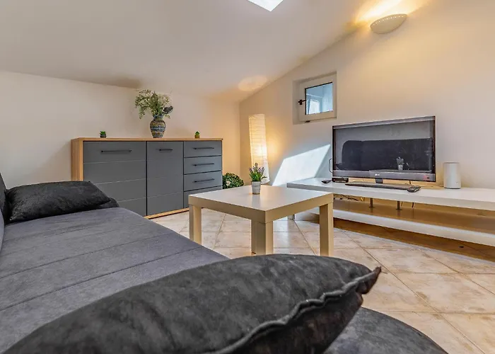 23 With Outdoor Swimmingpool Casa de Férias Pula