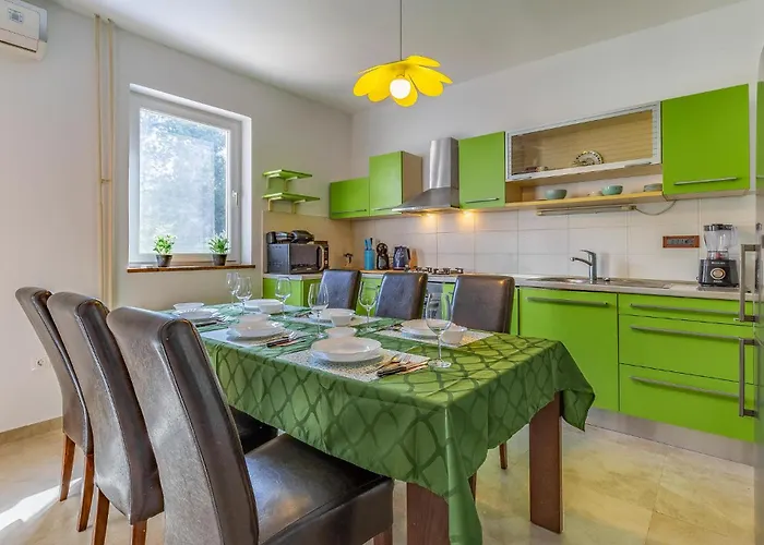 23 With Outdoor Swimmingpool Casa de Férias Pula