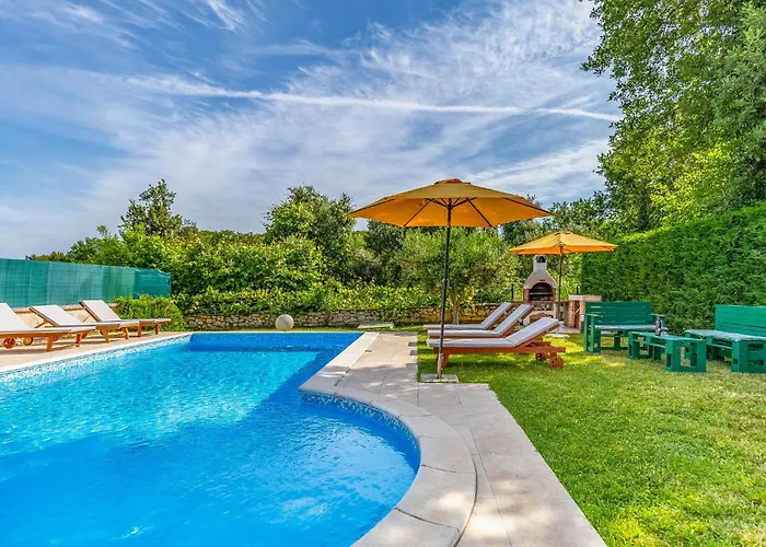 23 With Outdoor Swimmingpool Pula