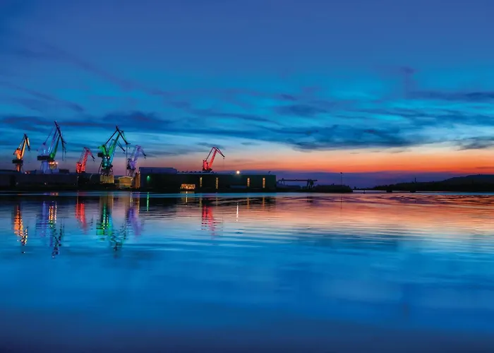 23 With Outdoor Swimmingpool Casa de Férias *