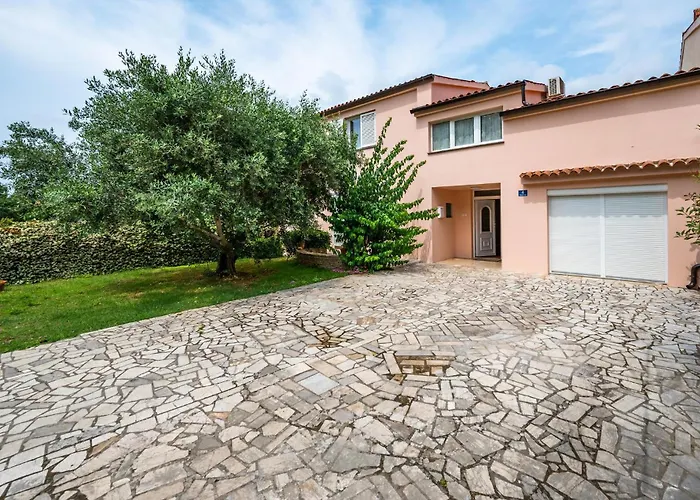 23 With Outdoor Swimmingpool Casa de Férias