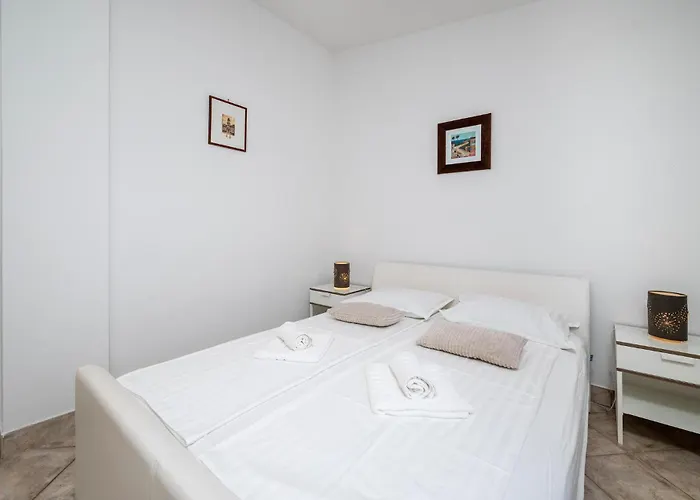 23 With Outdoor Swimmingpool Casa de Férias *