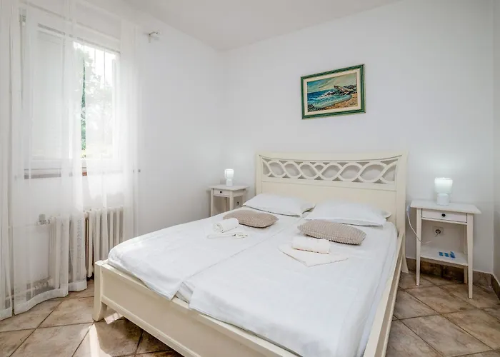 23 With Outdoor Swimmingpool Pula