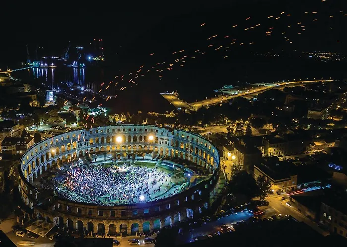 23 With Outdoor Swimmingpool * Pula