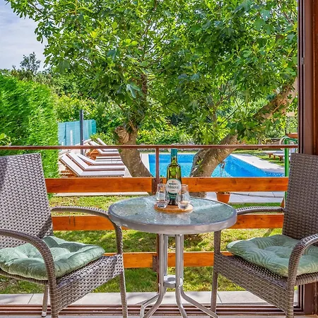 23 With Outdoor Swimmingpool