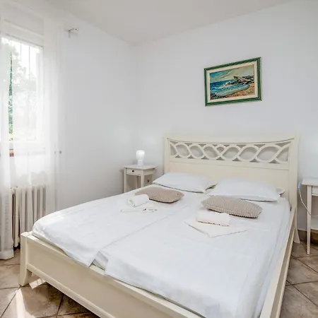 23 With Outdoor Swimmingpool Pula