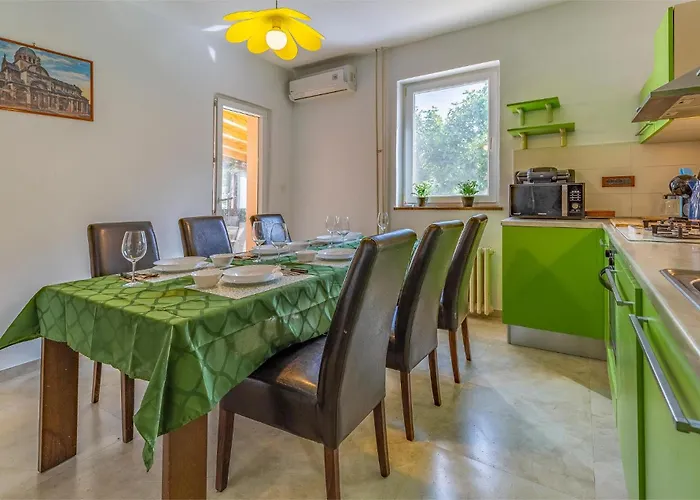Σπίτι διακοπών 23 With Outdoor Swimmingpool *